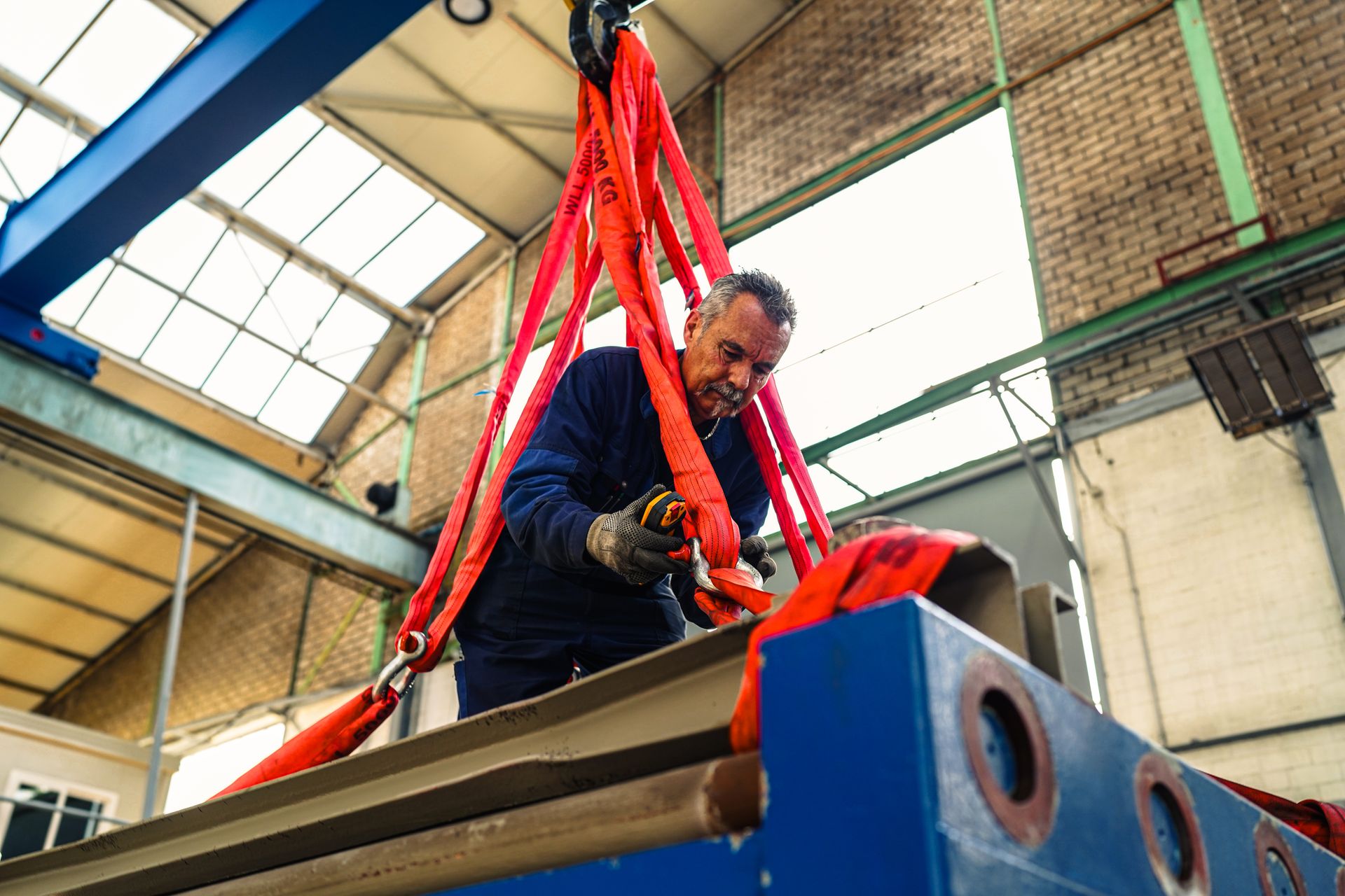 Anschlagen und Sichern der Maschinenlast – ProMontagen AG